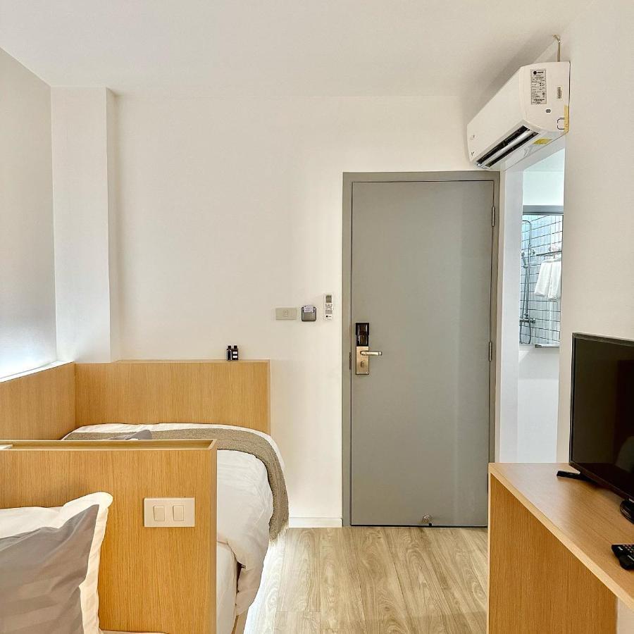 E11 Hotel - Bts Punnawithi Бангкок Экстерьер фото