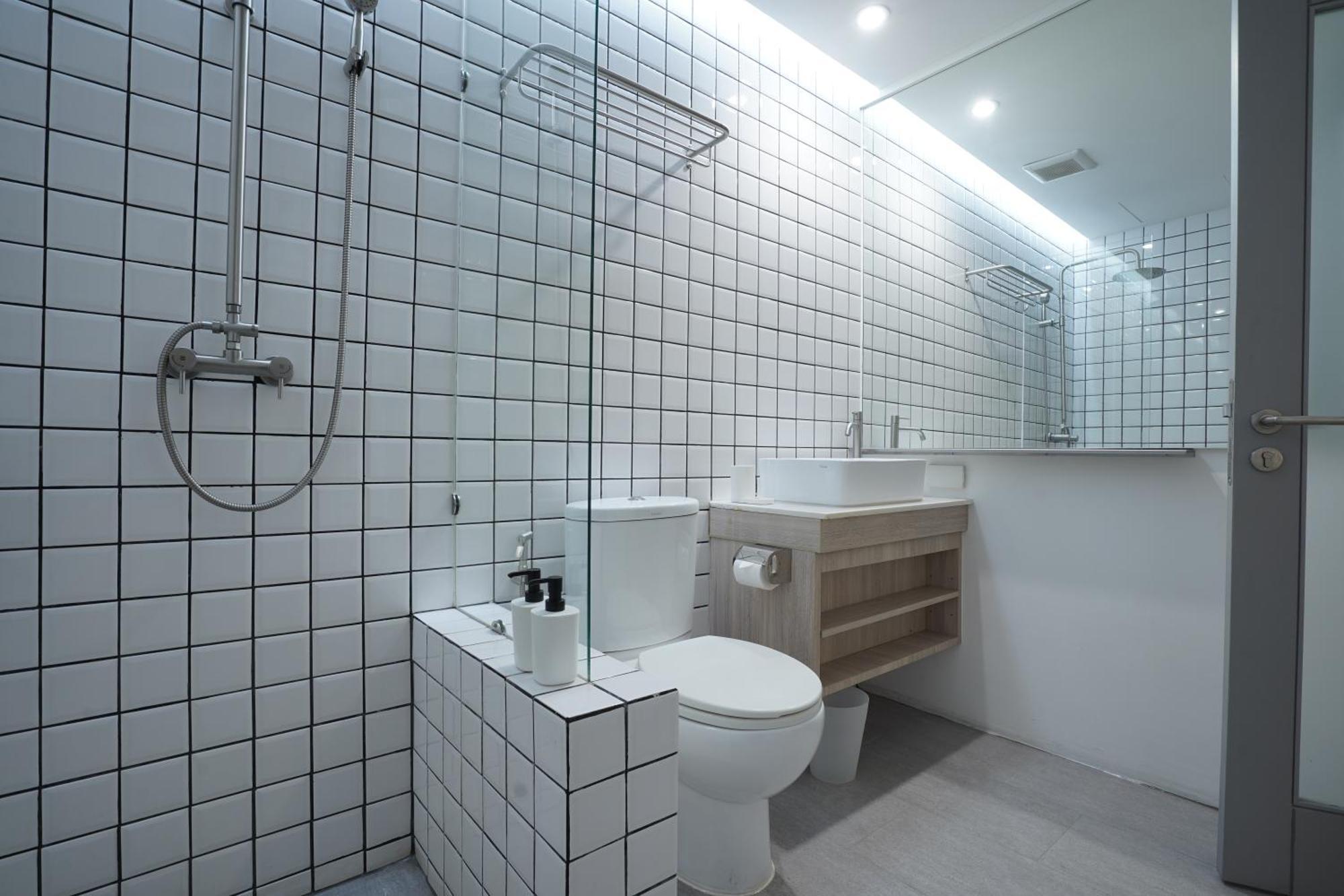 E11 Hotel - Bts Punnawithi Бангкок Экстерьер фото