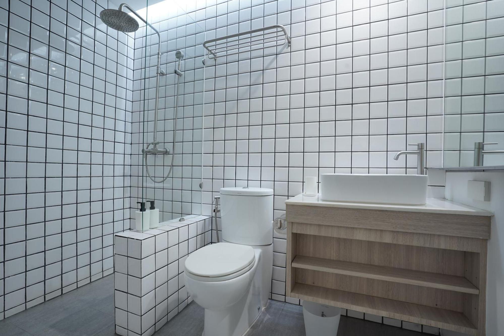 E11 Hotel - Bts Punnawithi Бангкок Экстерьер фото